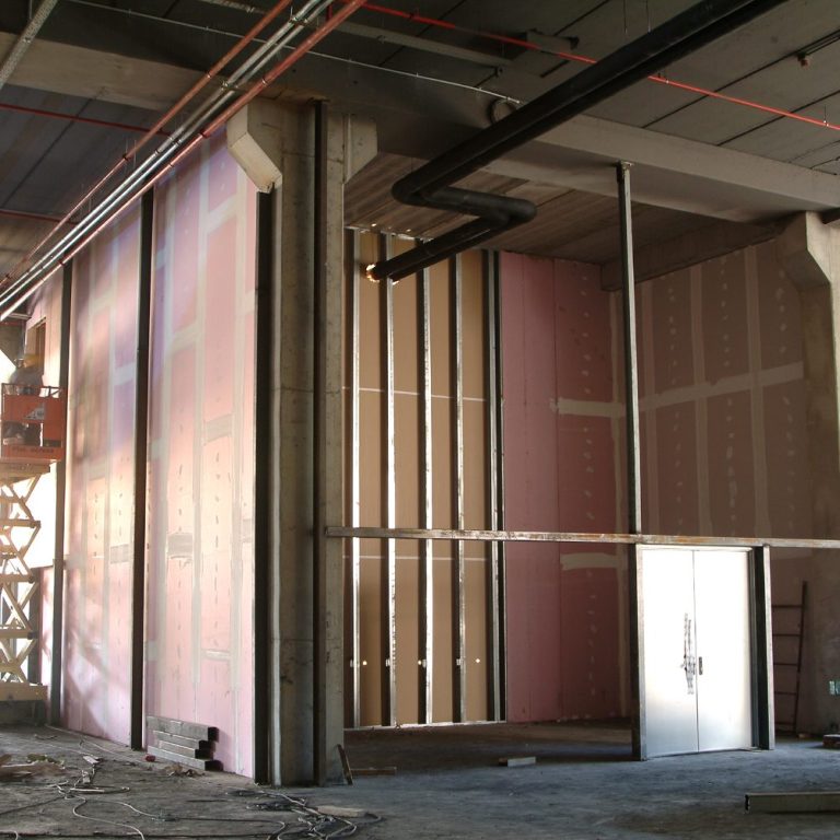 Instalación de placas ignífugas en nave industrial de Castellón